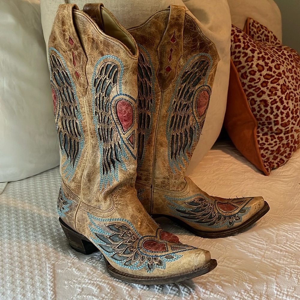 CORRAL HEART ANGEL WING COWGIRL BOOTS - SNIP TOE